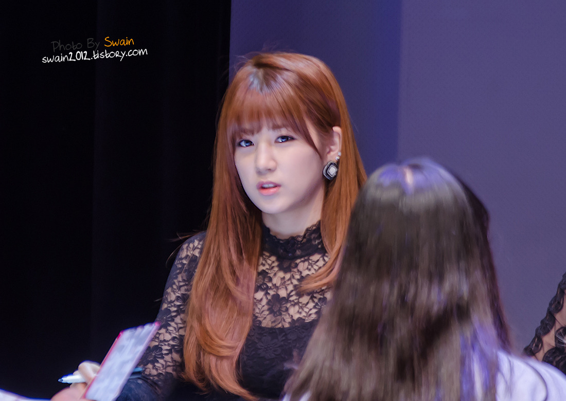 초롱(에이핑크) 직찍 모음 - 140517 신촌 팬사인회