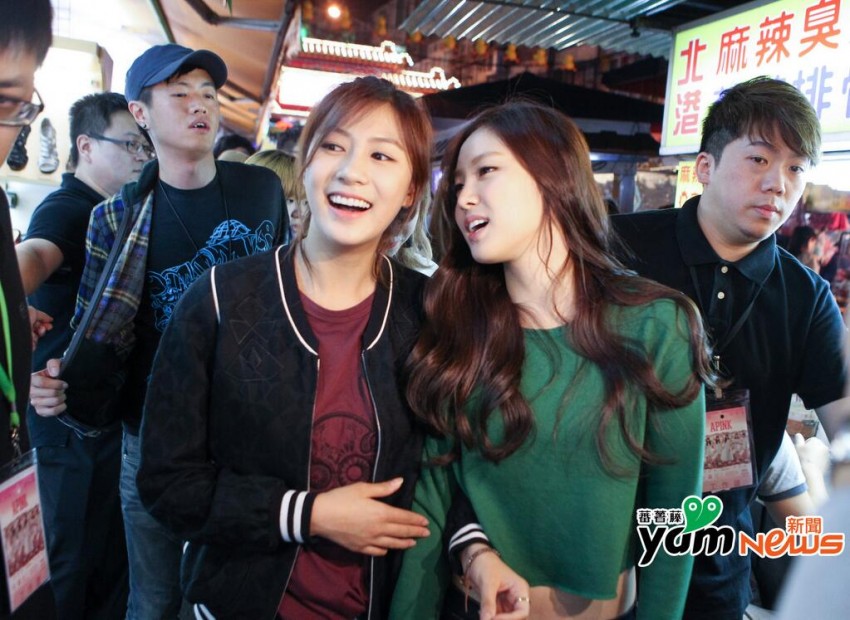 에이핑크 대만 야시장 사진.jpg