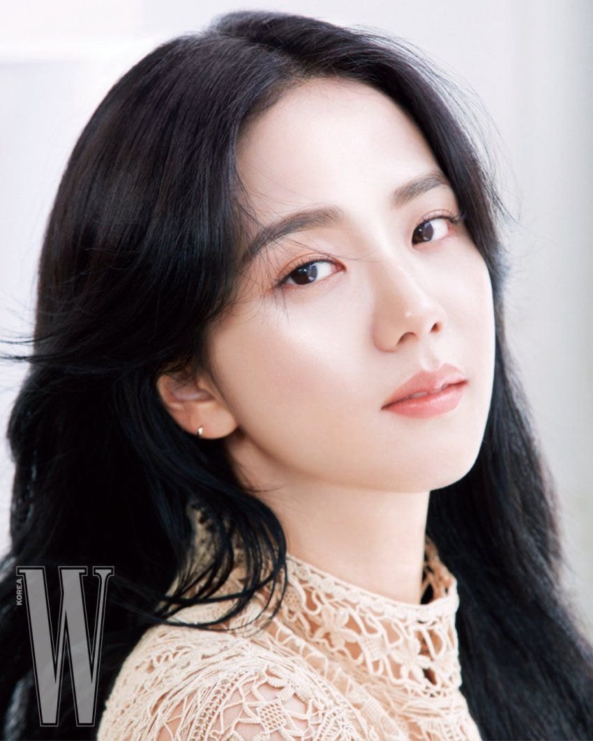 W Korea 블랙핑크 지수 디올 뷰티.jpg