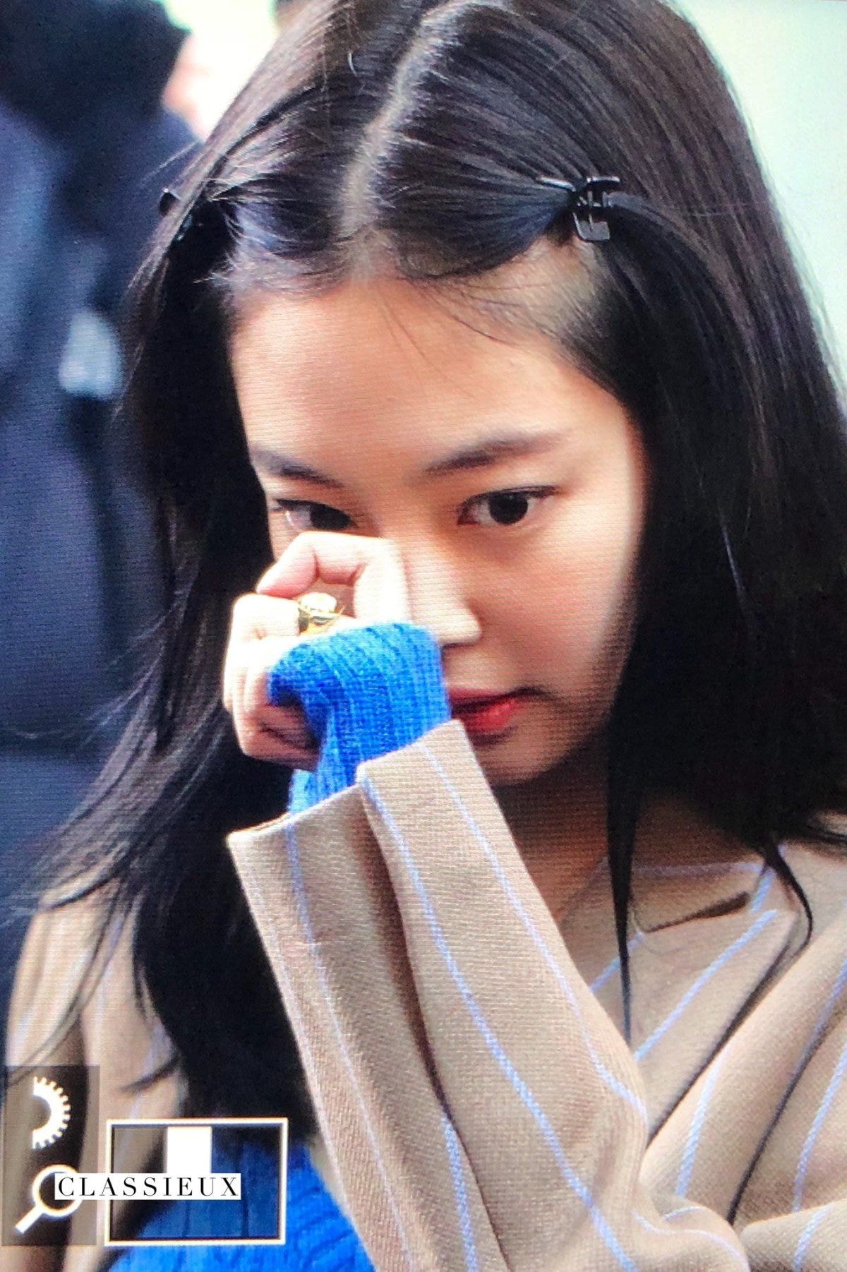 머리핀 꽂고 출국하는 #블랙핑크 #제니