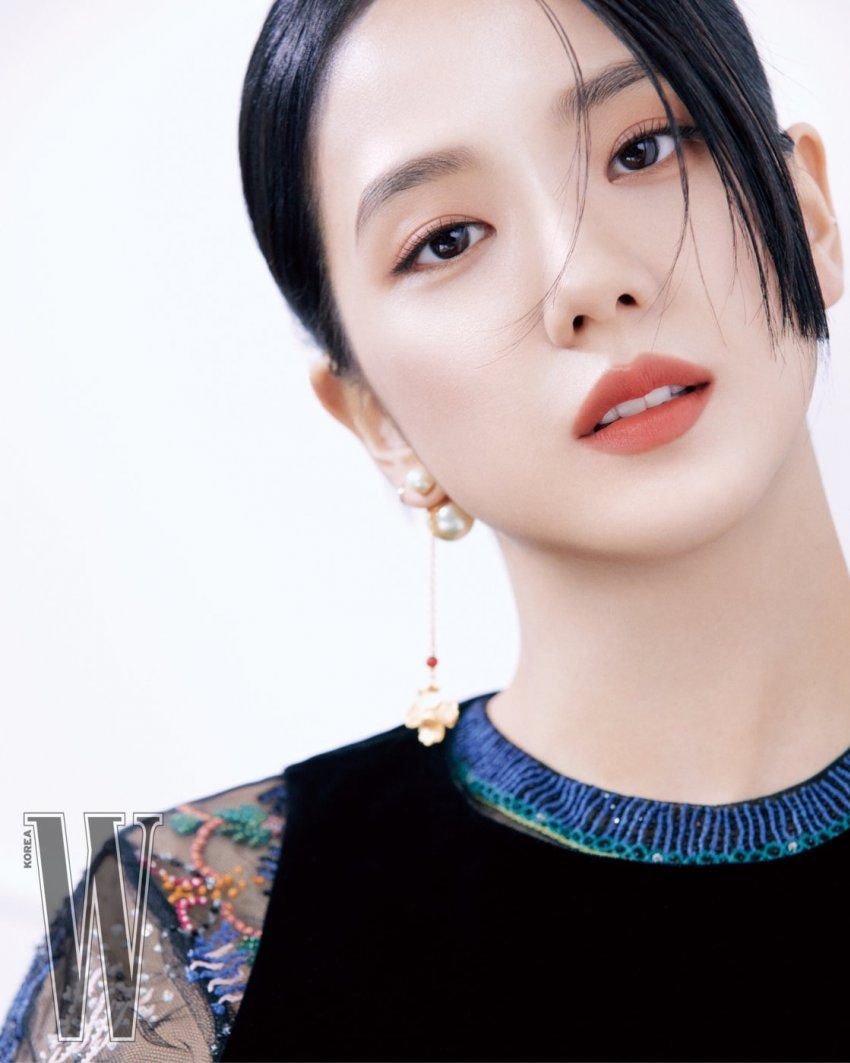W Korea 블랙핑크 지수 디올 뷰티.jpg