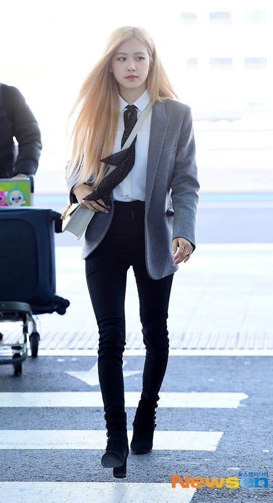 멋들어지게 출국하는 #블랙핑크 로제