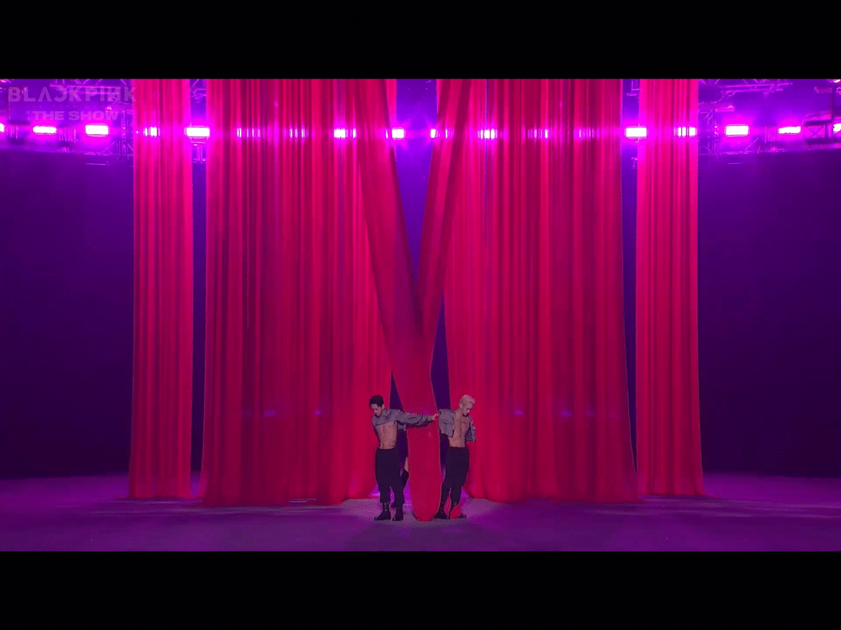 오늘자 블랙핑크 온콘 무대 세트 수준