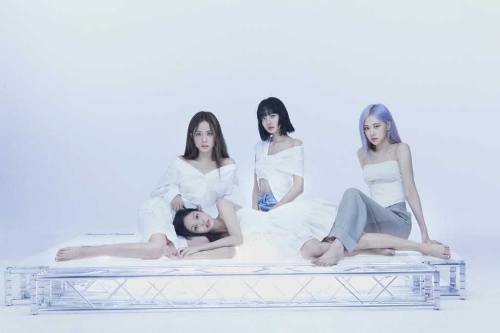 블랙핑크 새 단체사진 (Apple Music)