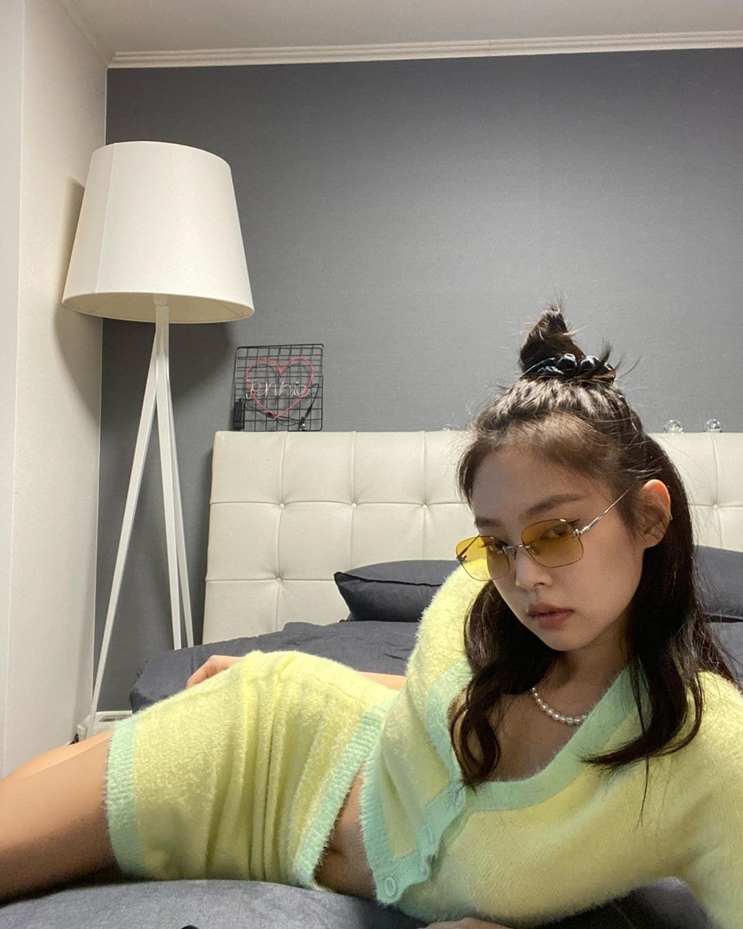 [스압] #블랙핑크 #제니, 자기가 집에서 셀프화보 찍었다면서 올려준 사진들