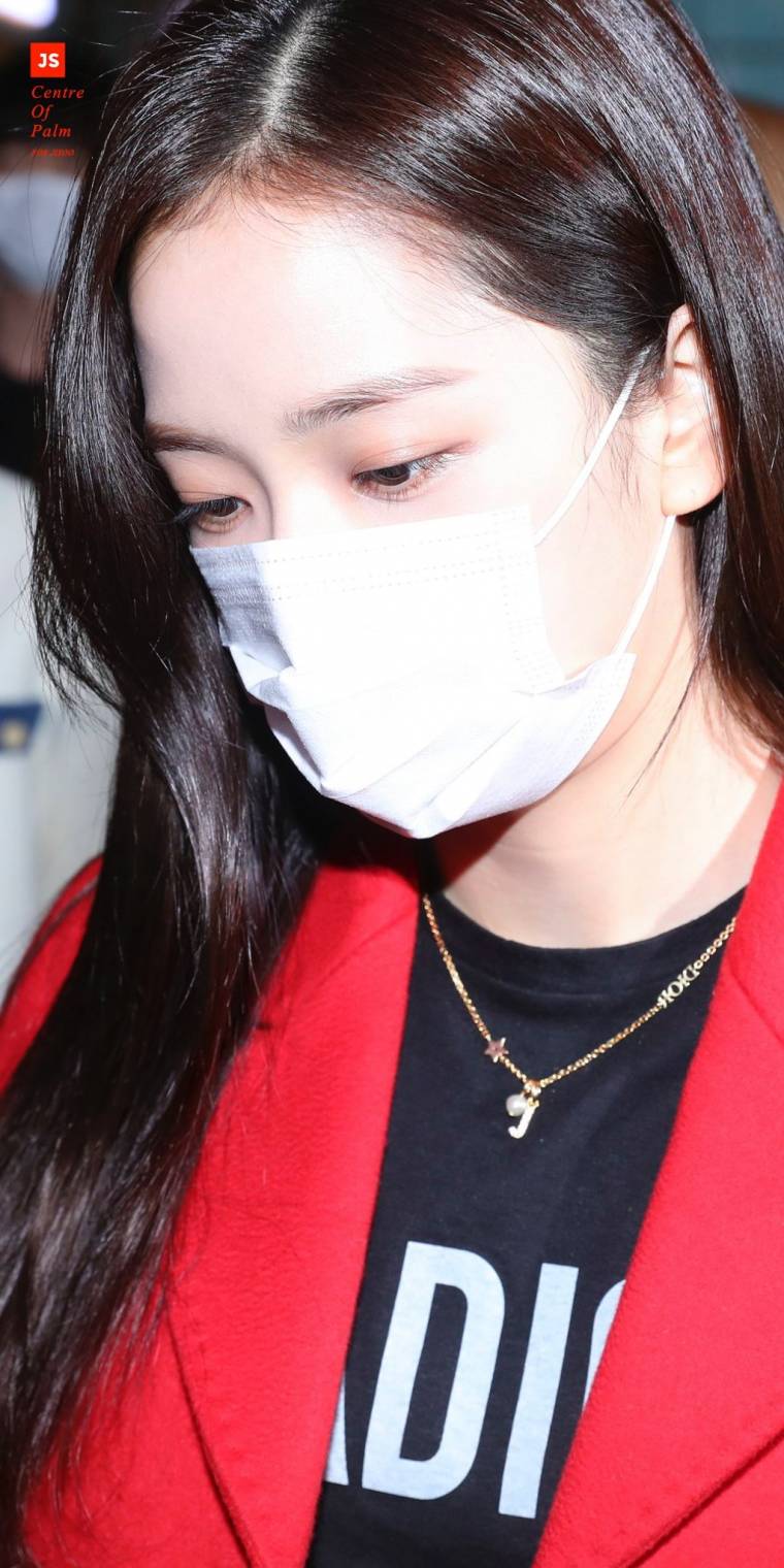 마스크로도 못가리는 #블랙핑크 지수의 미모.jpg