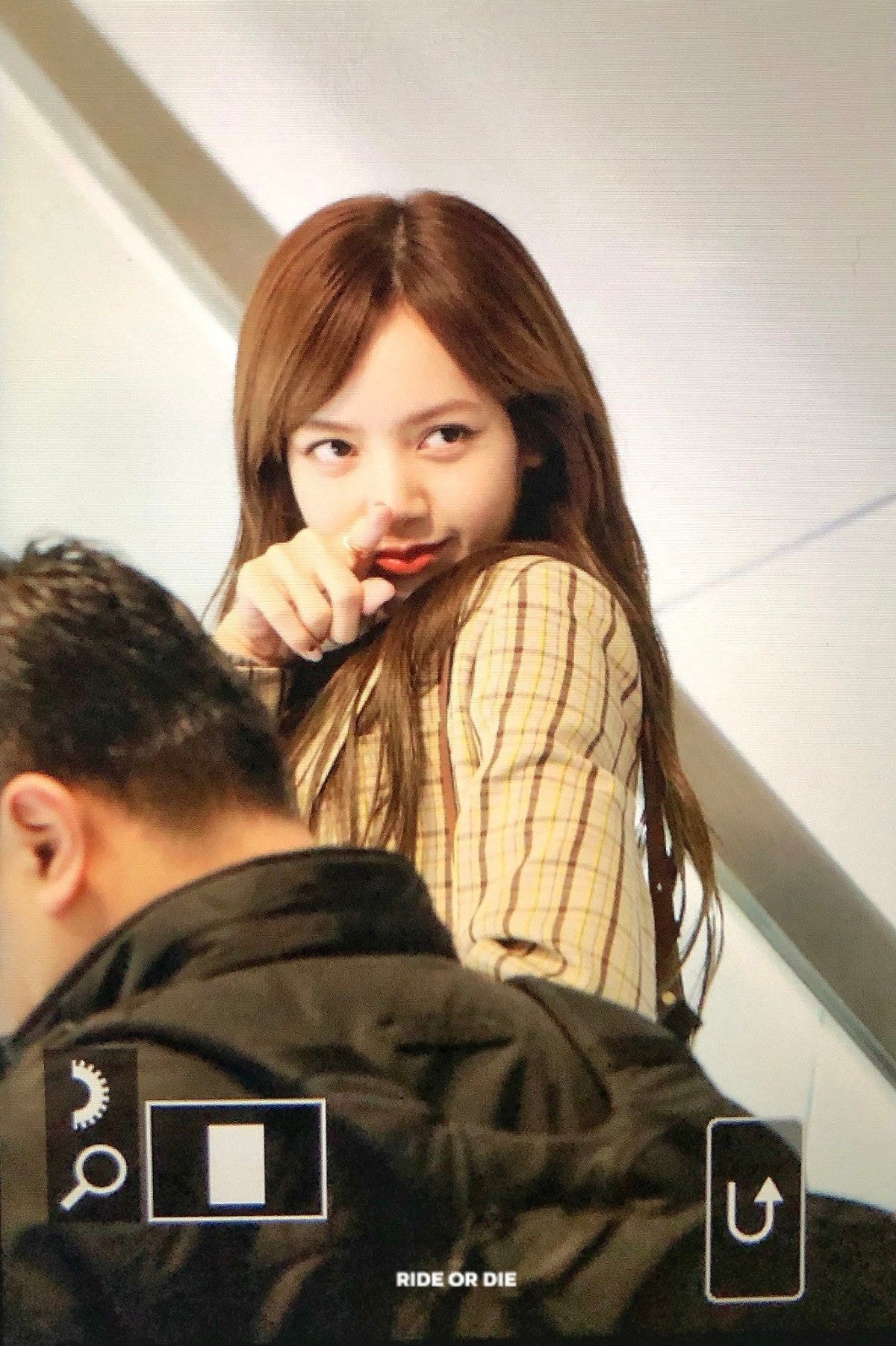 출국하는 #블랙핑크 리사.jpg