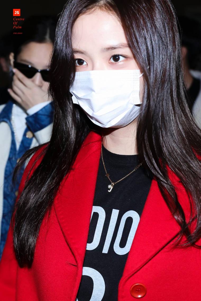 마스크로도 못가리는 #블랙핑크 지수의 미모.jpg