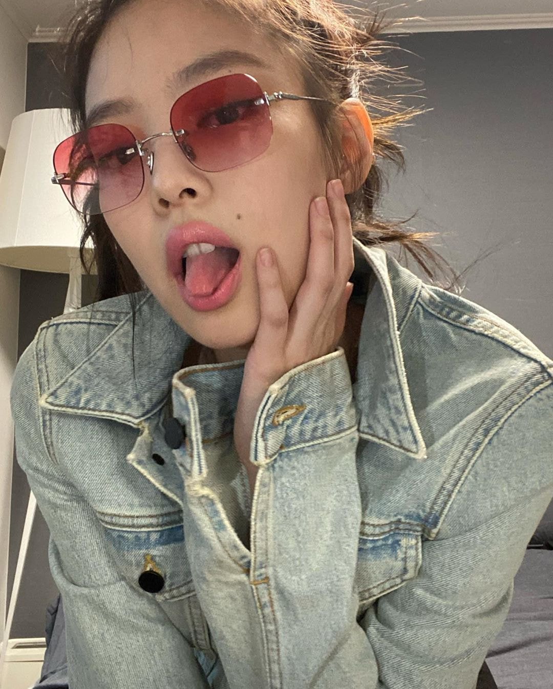 [스압] #블랙핑크 #제니, 자기가 집에서 셀프화보 찍었다면서 올려준 사진들