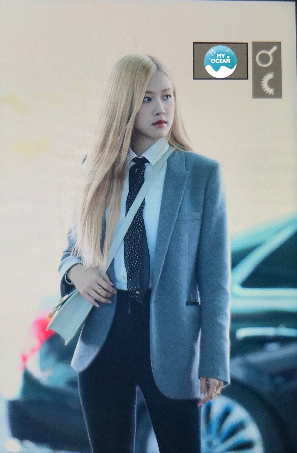 멋들어지게 출국하는 #블랙핑크 로제