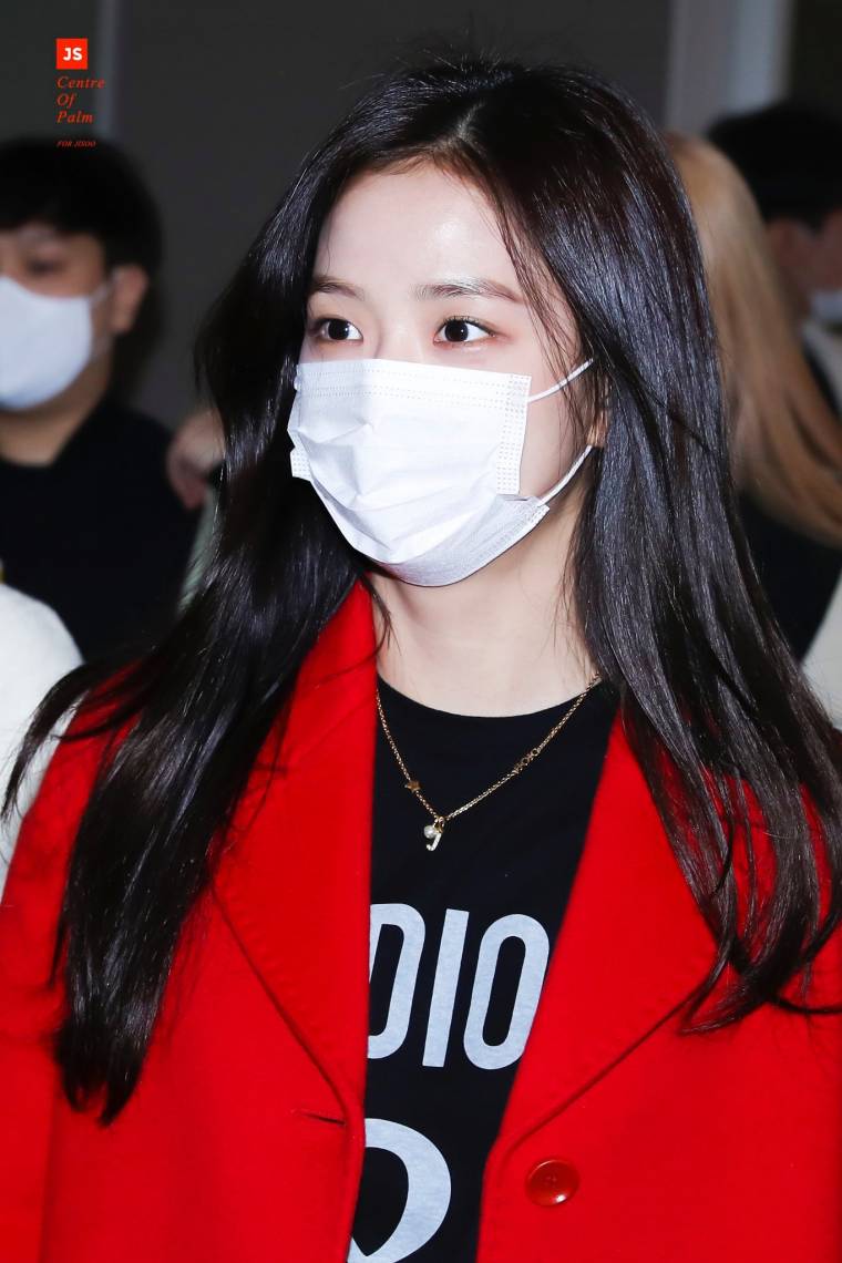 마스크로도 못가리는 #블랙핑크 지수의 미모.jpg