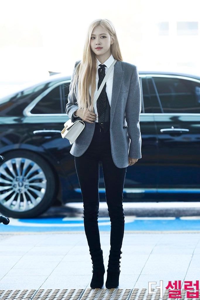 멋들어지게 출국하는 #블랙핑크 로제