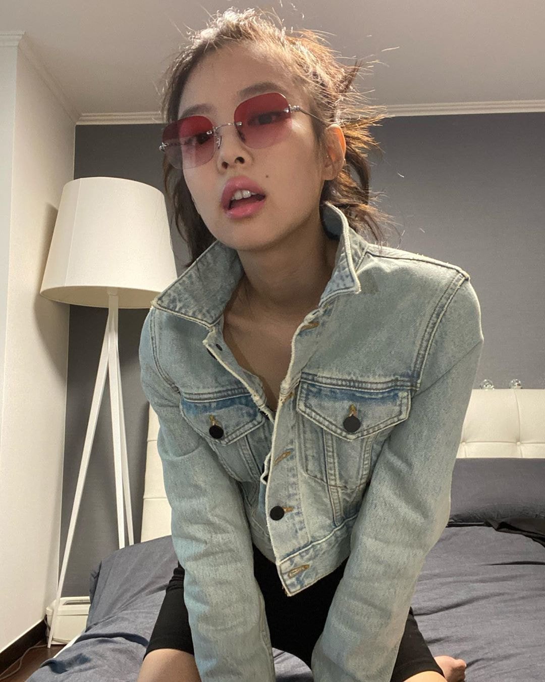 [스압] #블랙핑크 #제니, 자기가 집에서 셀프화보 찍었다면서 올려준 사진들