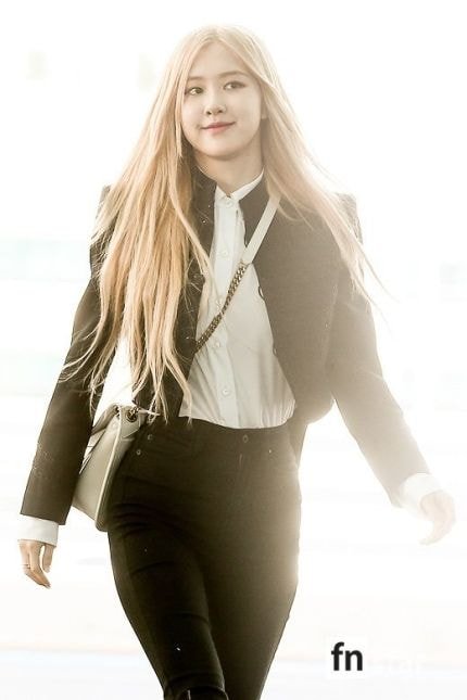 생로랑 패션쇼 출국하는 #블랙핑크 #로제