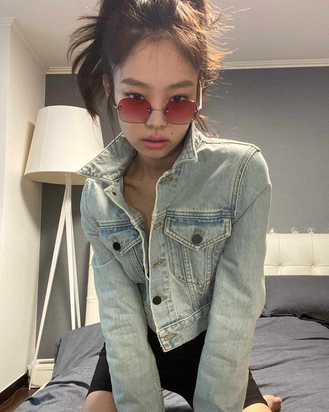 [스압] #블랙핑크 #제니, 자기가 집에서 셀프화보 찍었다면서 올려준 사진들