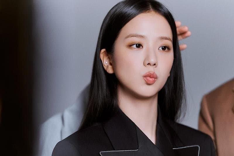 블랙핑크 지수 하퍼스바자 12월호 비하인드컷