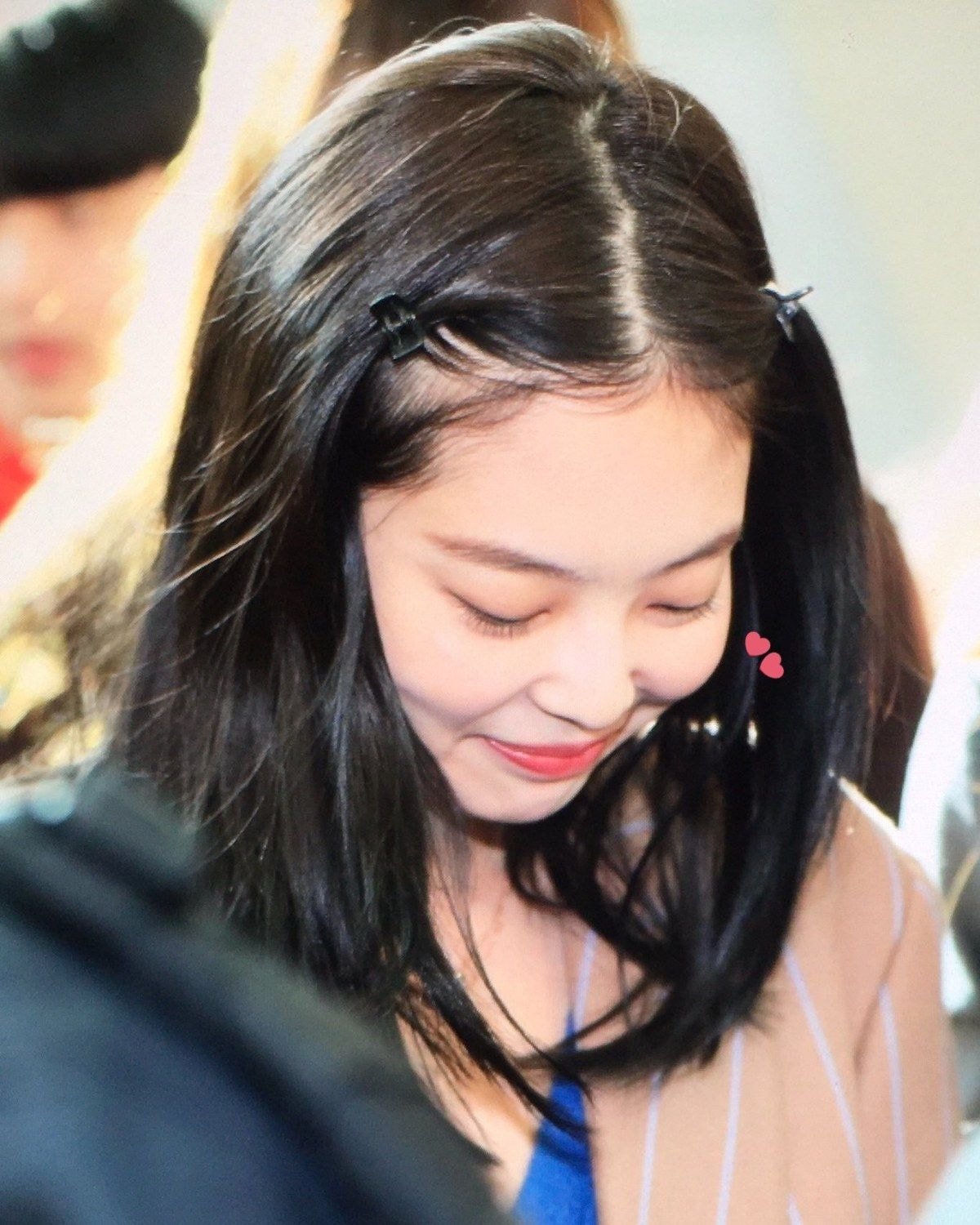 머리핀 꽂고 출국하는 #블랙핑크 #제니