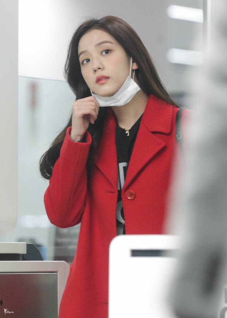 마스크로도 못가리는 #블랙핑크 지수의 미모.jpg