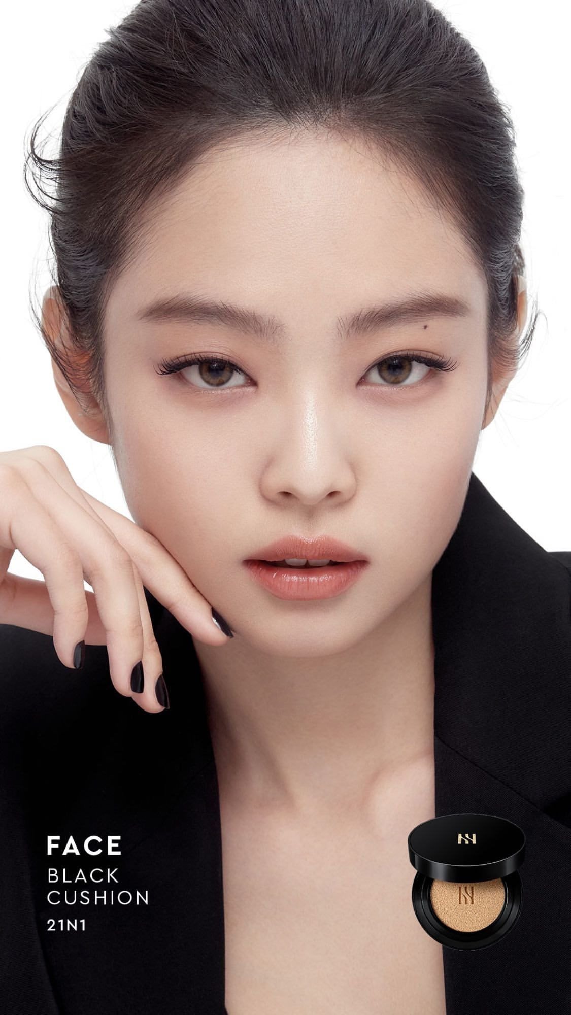 고화질 뜬 제니 헤라 광고포스터