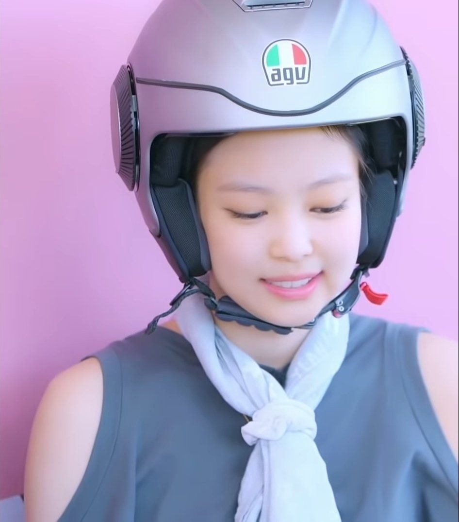 [귀염주의??] 헬멧 쓴 블랙핑크 제니