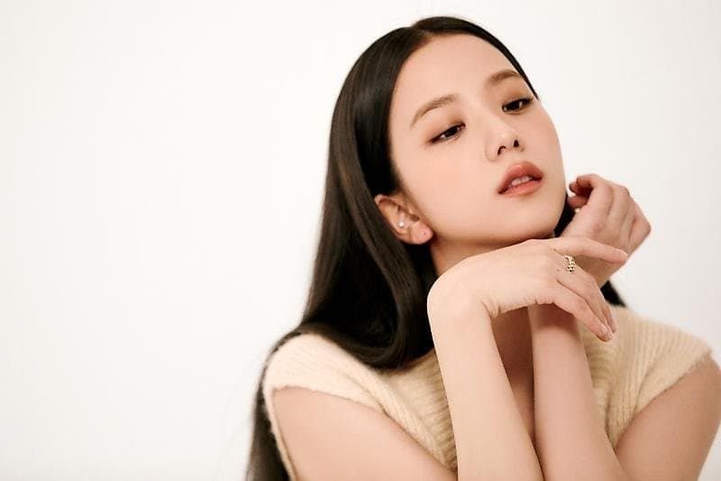 블랙핑크 지수 하퍼스바자 12월호 비하인드컷