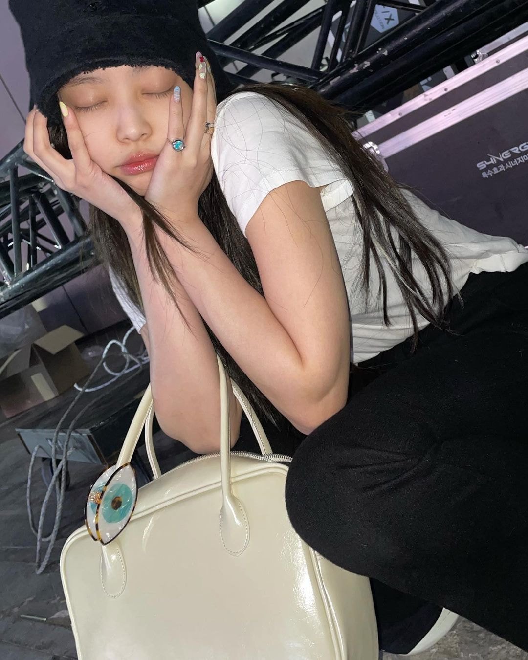 제니 인스타에 올라온 지수가 찍은 제니.jpg