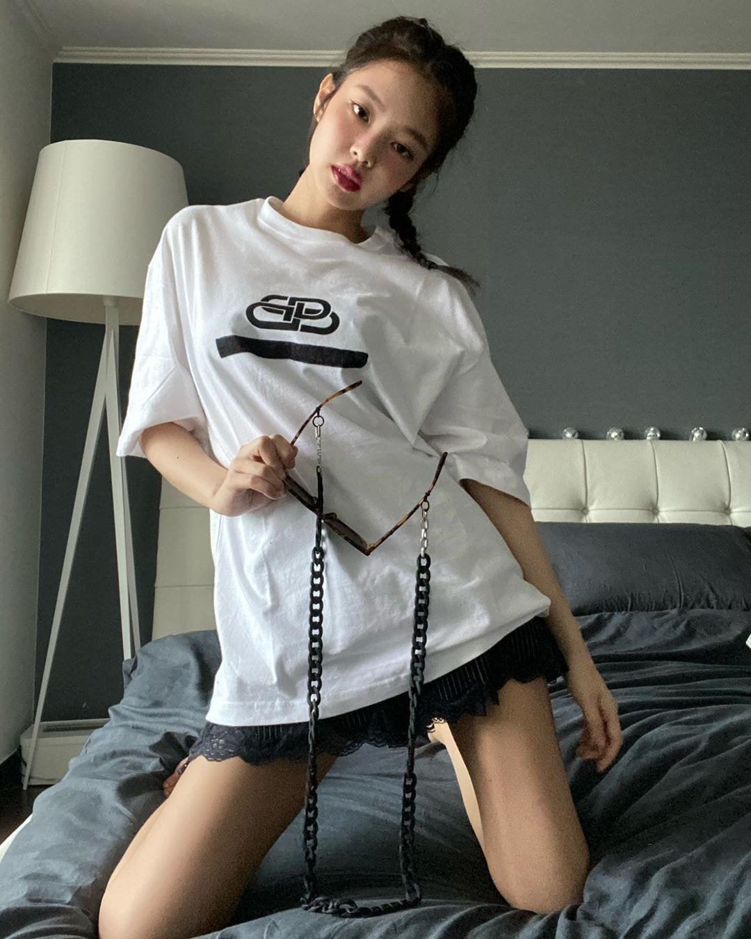 [스압] #블랙핑크 #제니, 자기가 집에서 셀프화보 찍었다면서 올려준 사진들