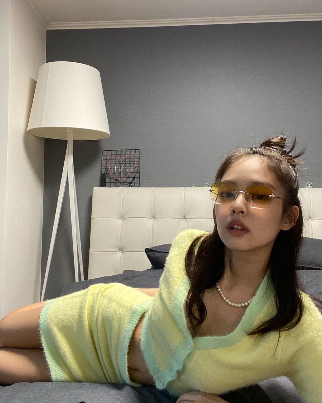 [스압] #블랙핑크 #제니, 자기가 집에서 셀프화보 찍었다면서 올려준 사진들