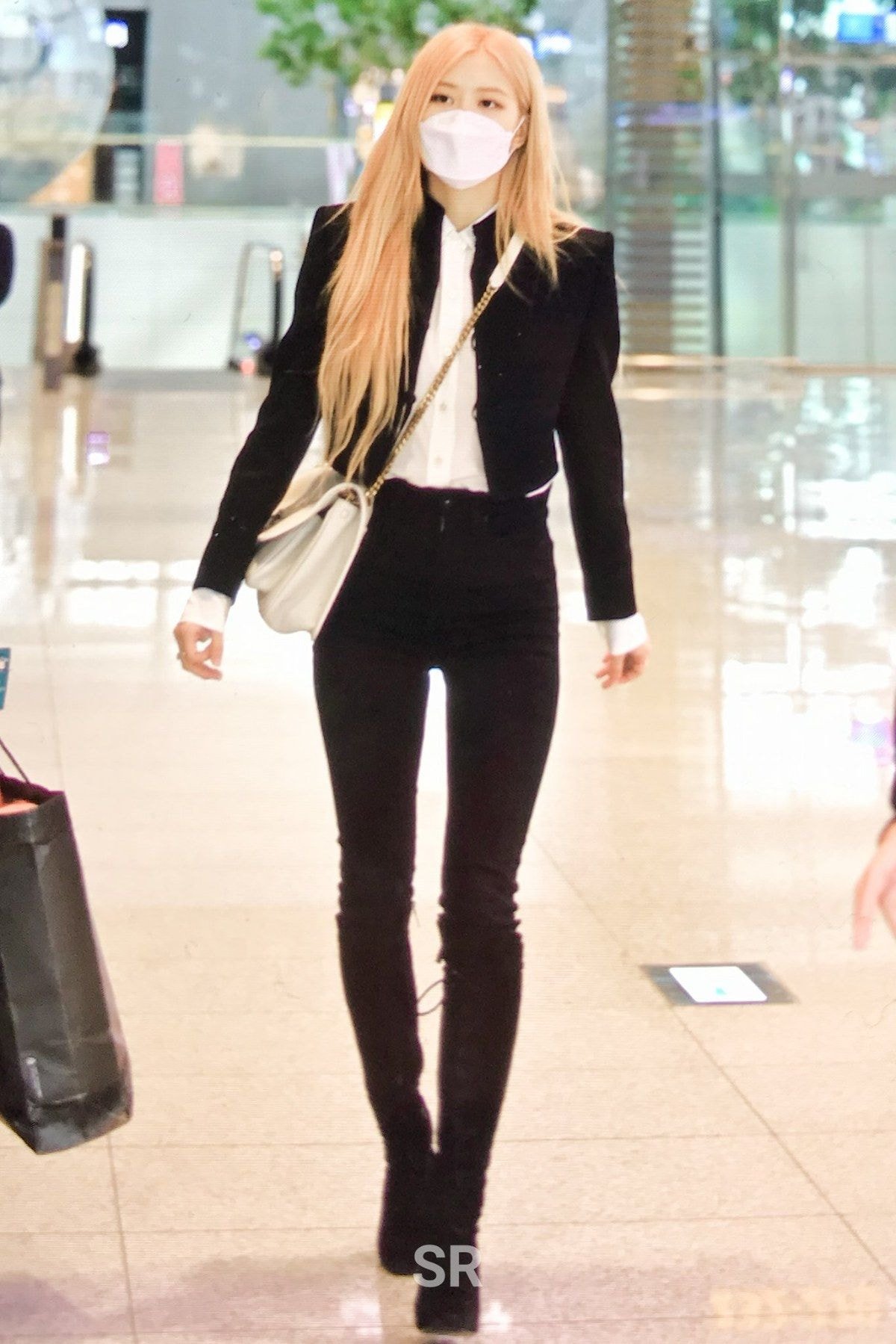 생로랑 패션쇼 출국하는 #블랙핑크 #로제