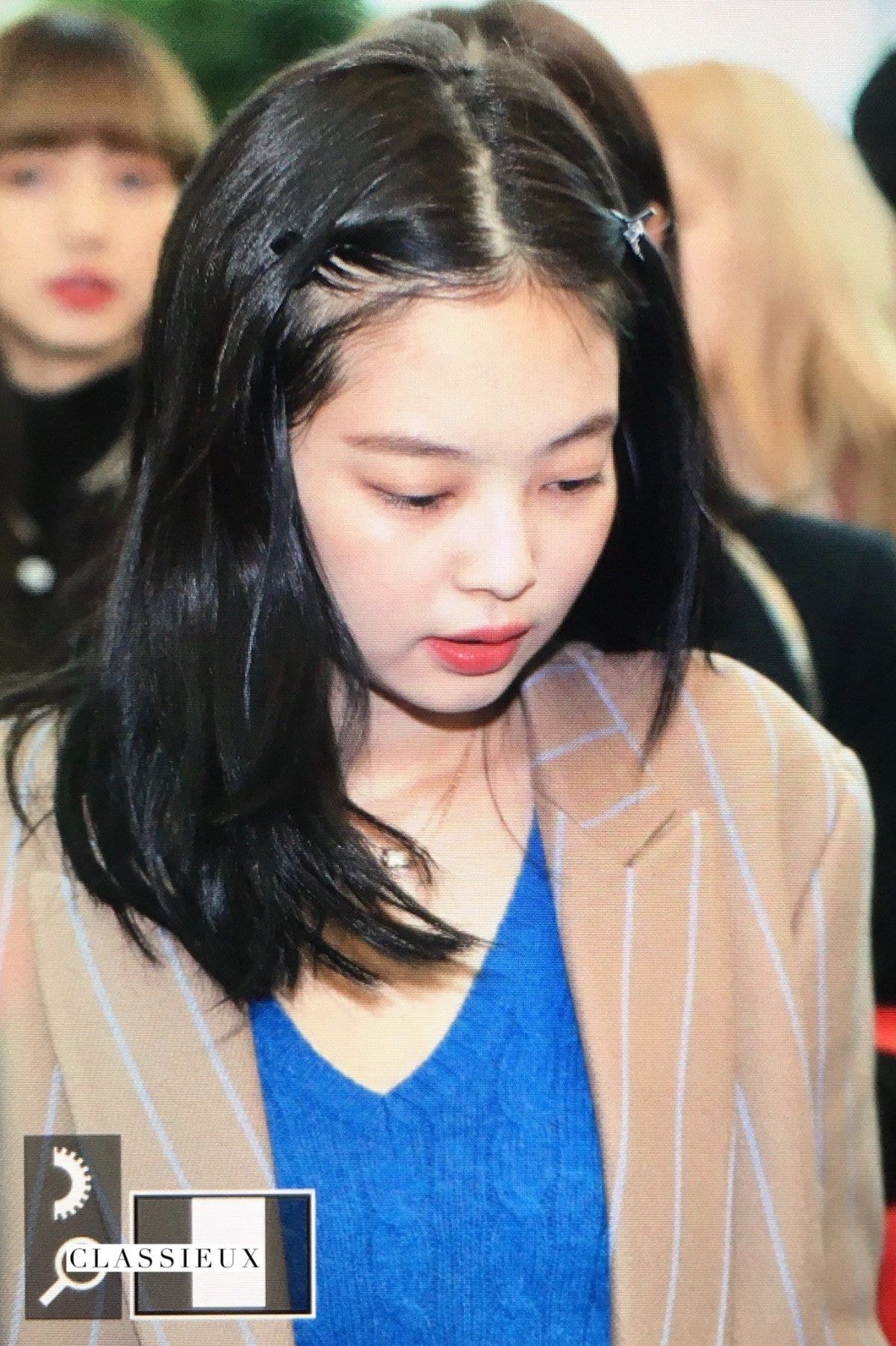 머리핀 꽂고 출국하는 #블랙핑크 #제니