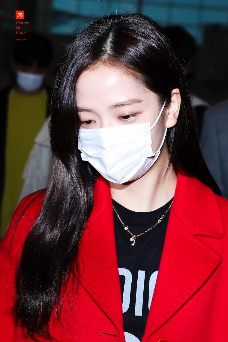 마스크로도 못가리는 #블랙핑크 지수의 미모.jpg