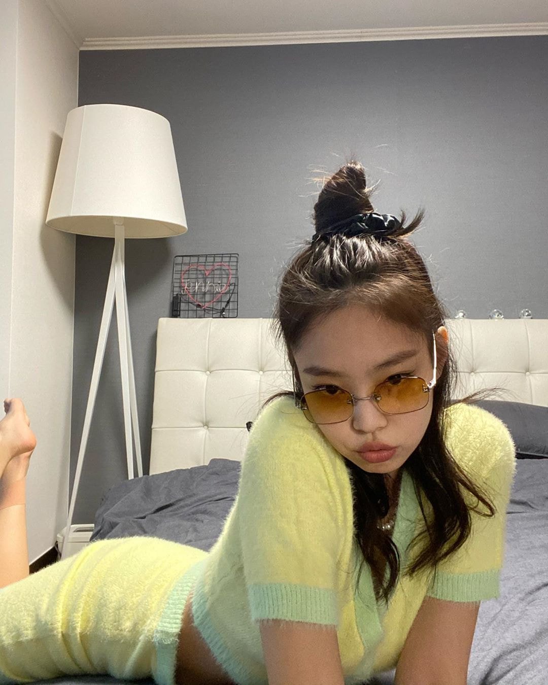 [스압] #블랙핑크 #제니, 자기가 집에서 셀프화보 찍었다면서 올려준 사진들