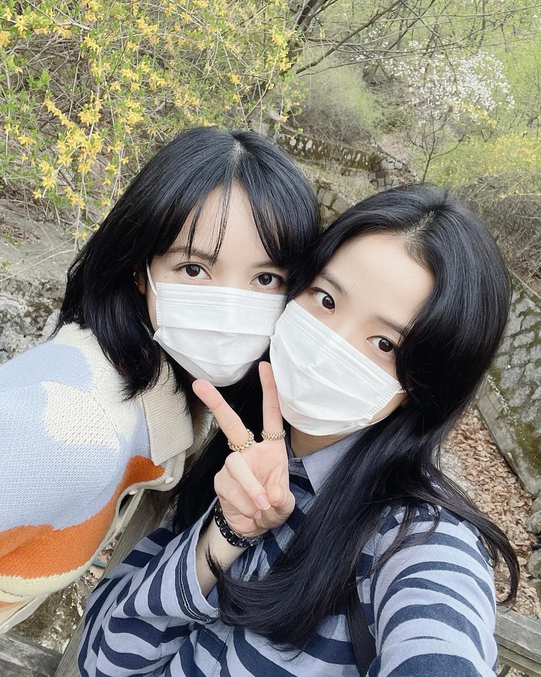오늘자 블랙핑크 지수 인스타 (with 리사)