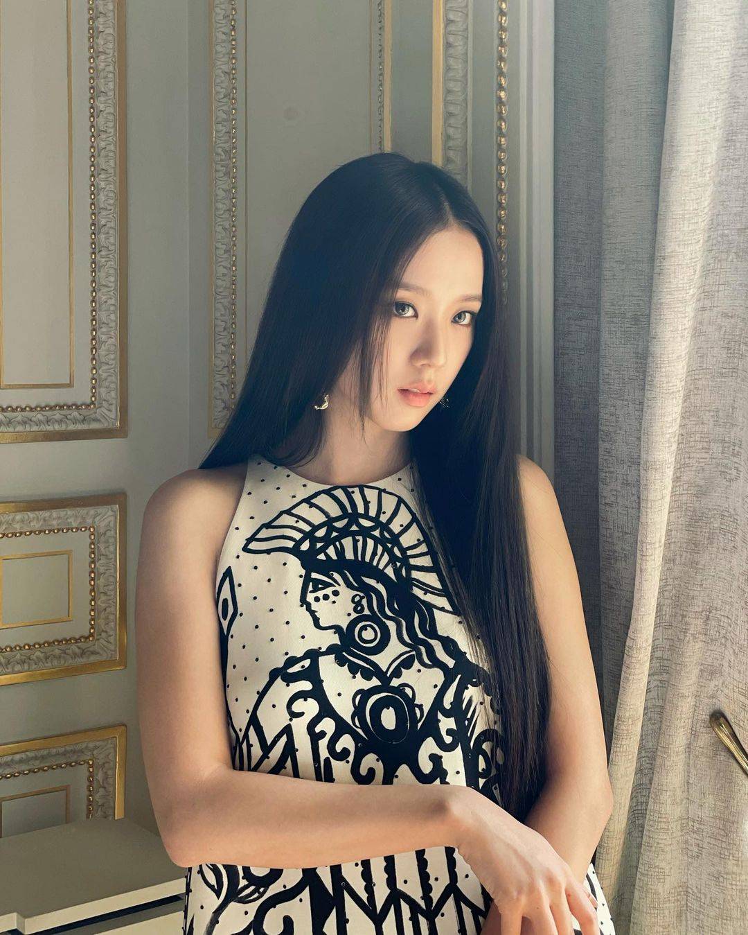 파리 패션위크 참석한 블랙핑크 지수