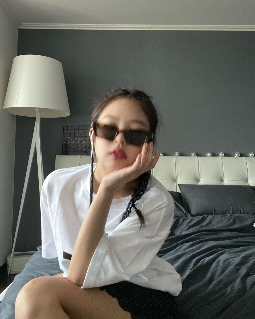 [스압] #블랙핑크 #제니, 자기가 집에서 셀프화보 찍었다면서 올려준 사진들