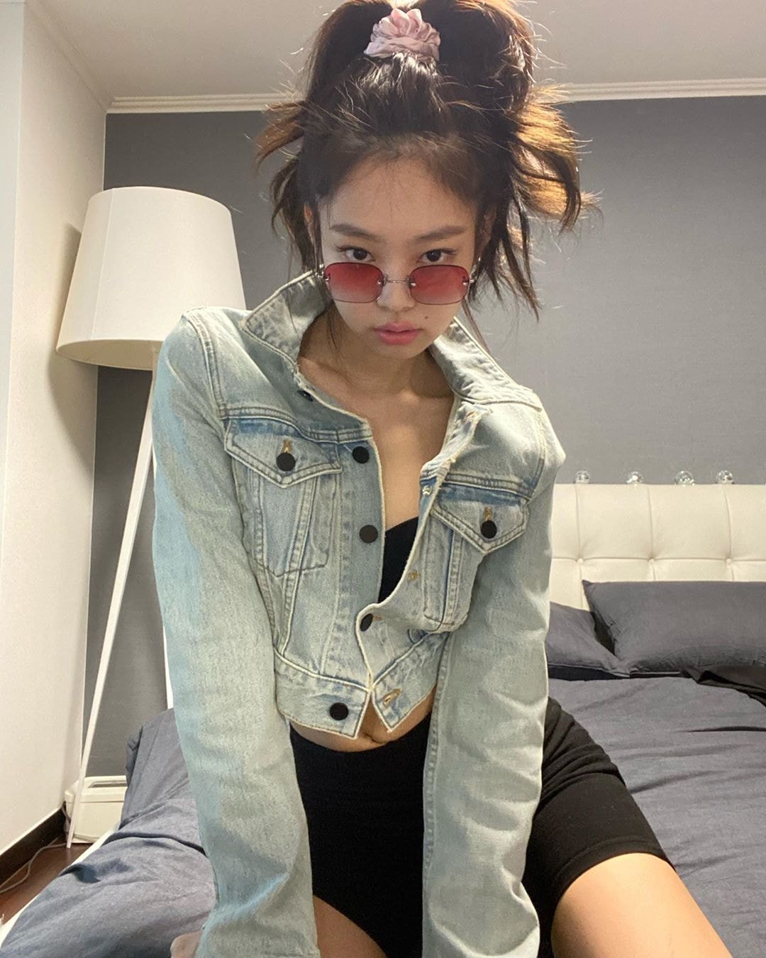 [스압] #블랙핑크 #제니, 자기가 집에서 셀프화보 찍었다면서 올려준 사진들