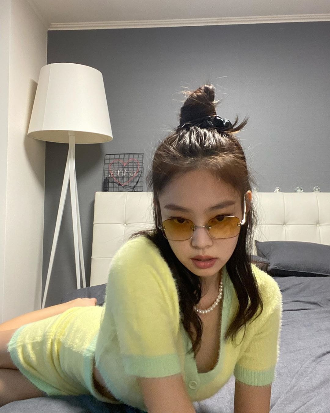 [스압] #블랙핑크 #제니, 자기가 집에서 셀프화보 찍었다면서 올려준 사진들