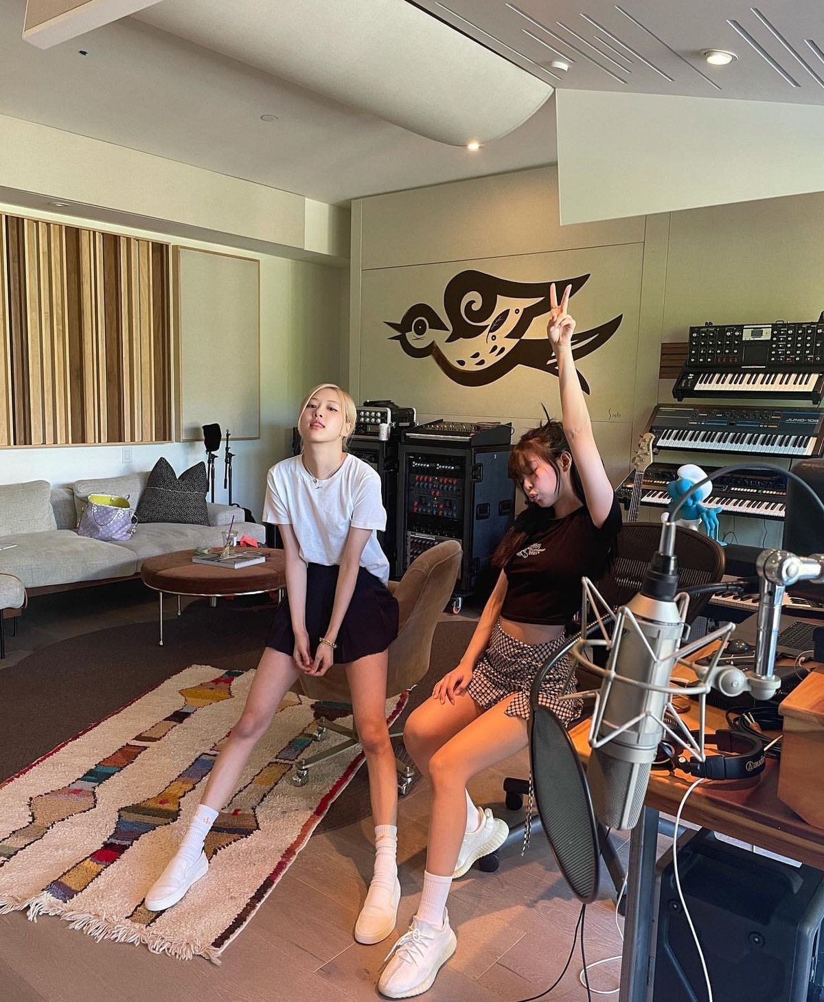 블랙핑크 로제니 인스타그램 업뎃 (?? in the studio)