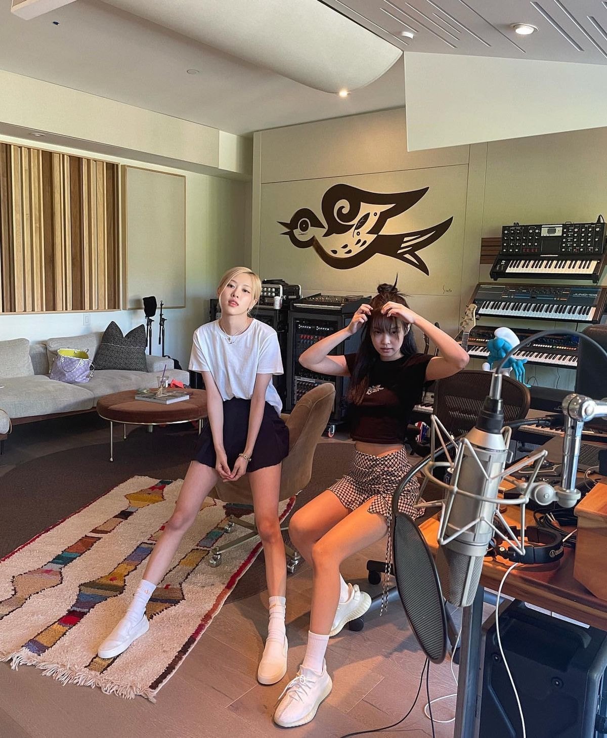 블랙핑크 로제니 인스타그램 업뎃 (?? in the studio)