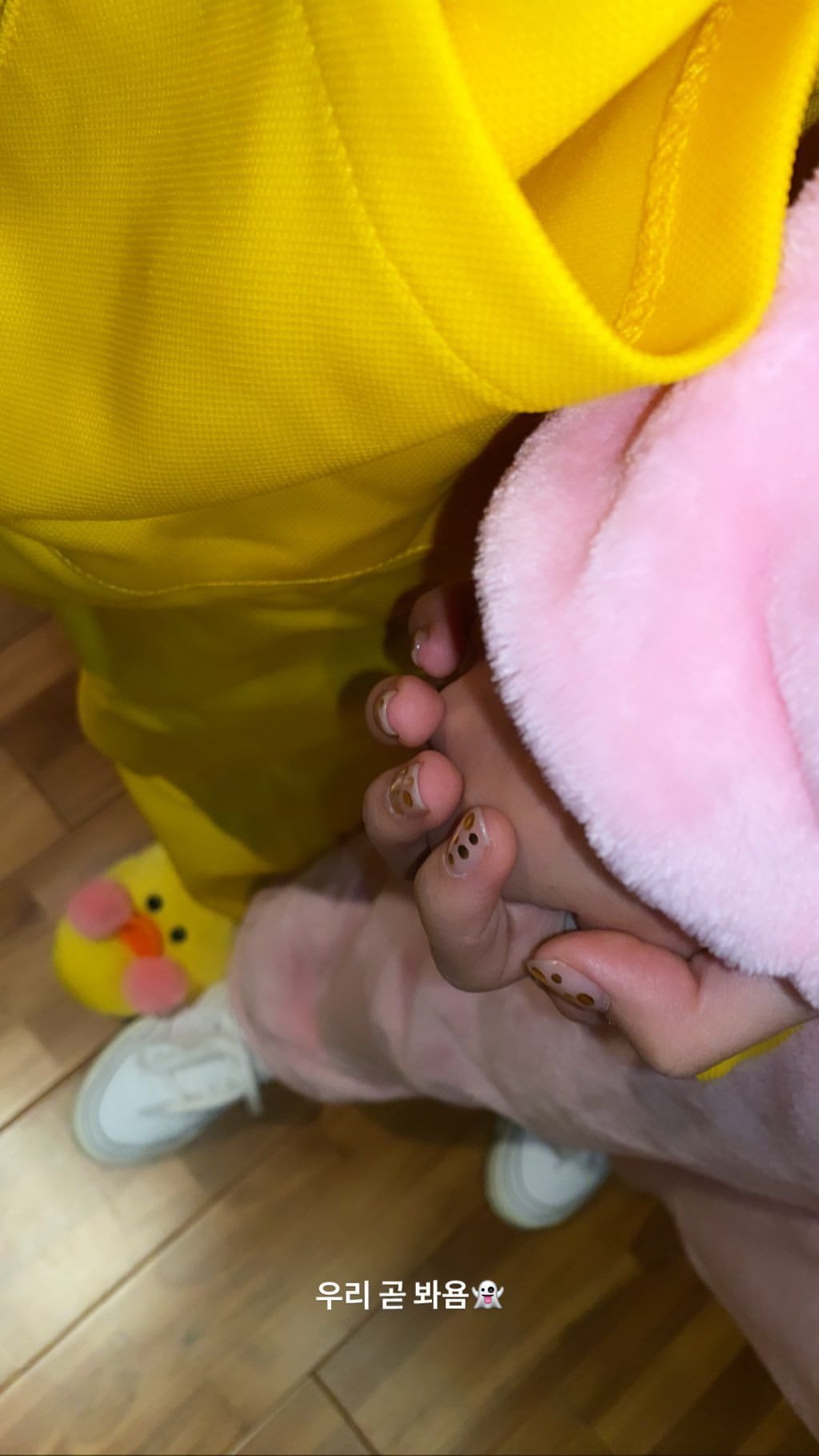 오늘자 블랙핑크 지수와 리사의 공항패션.jpgif