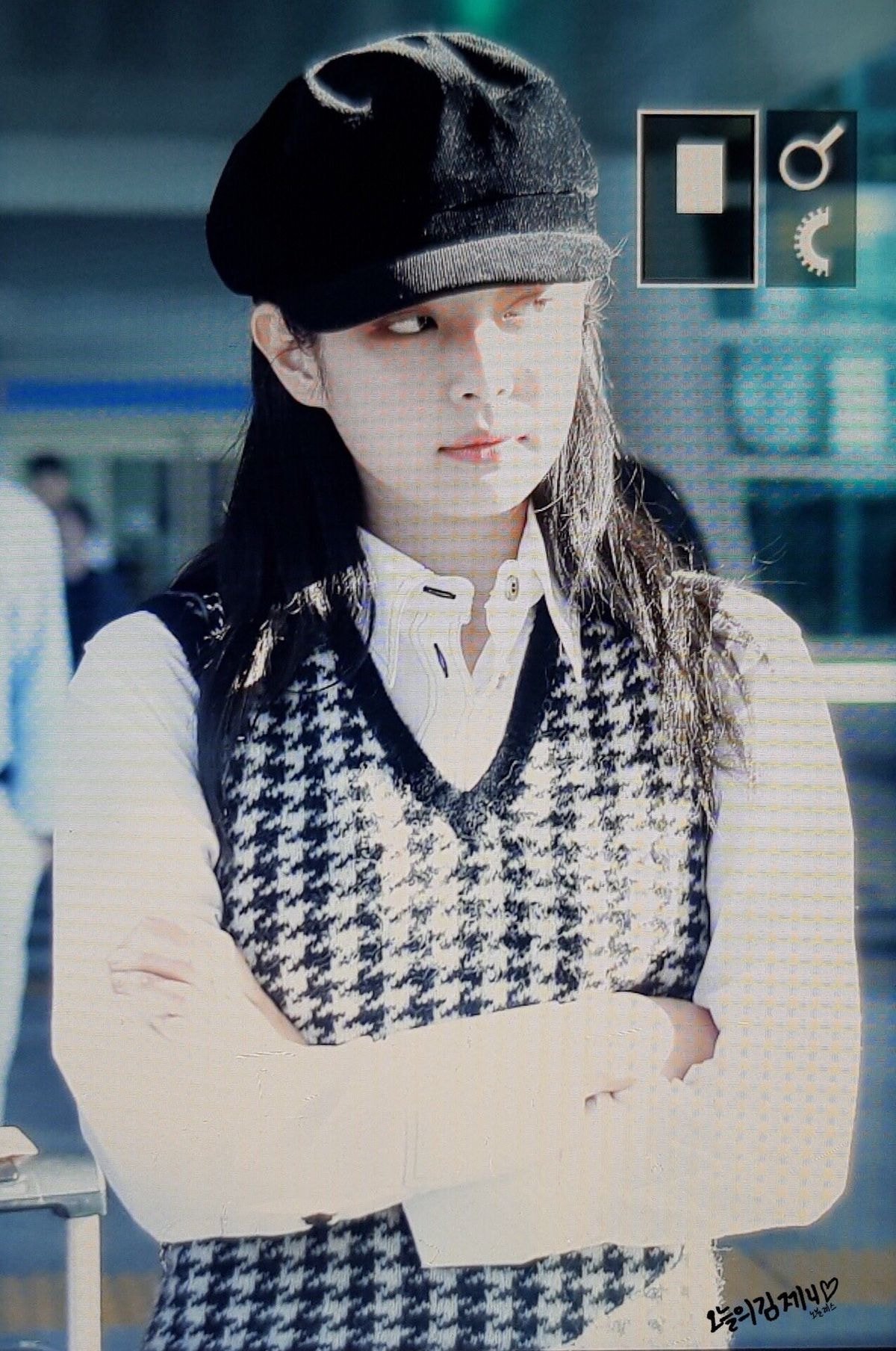 오늘자 입국 패션 제니.jpg