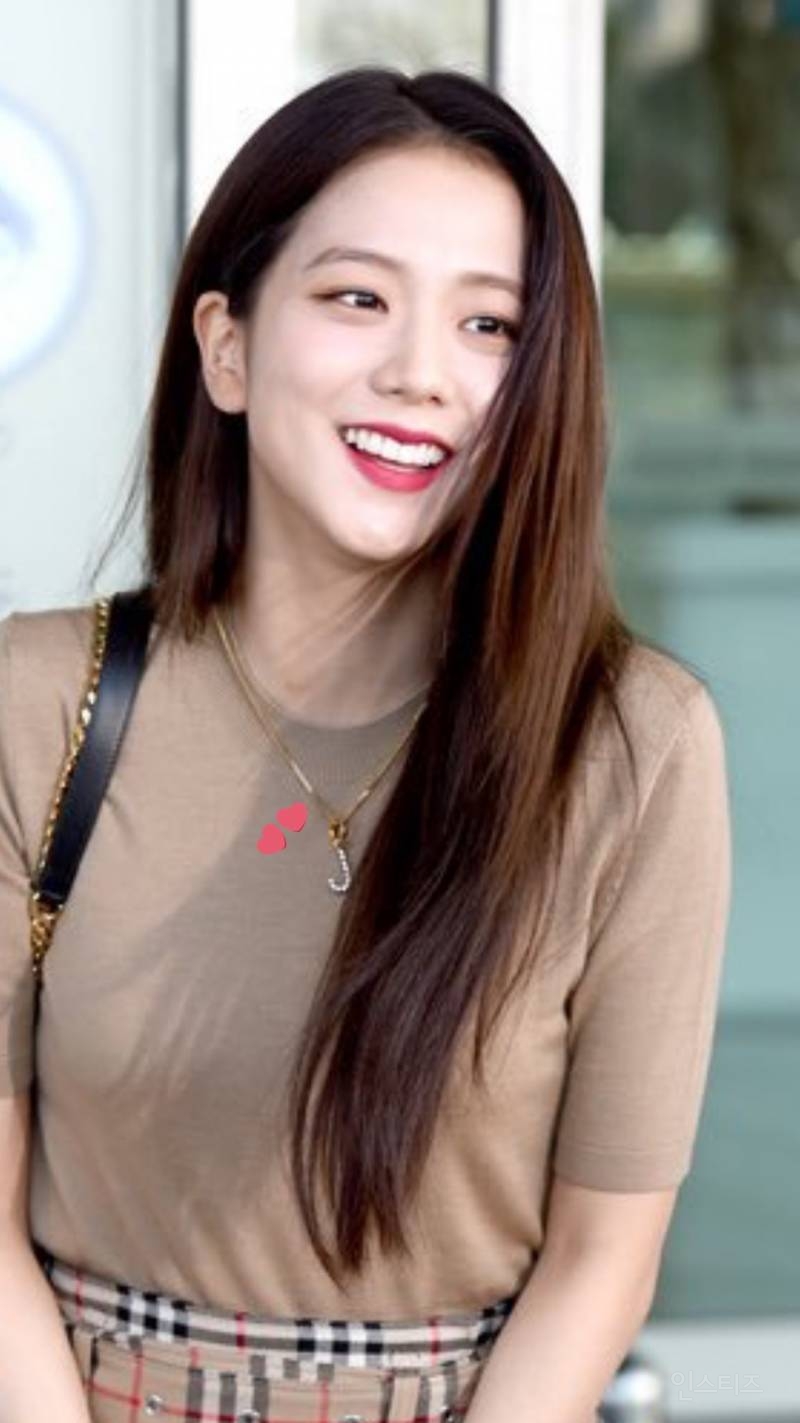 대기선 칼같이 지키는 #블랙핑크 #지수 (런던 버버리 패션위크 참석차 출국)
