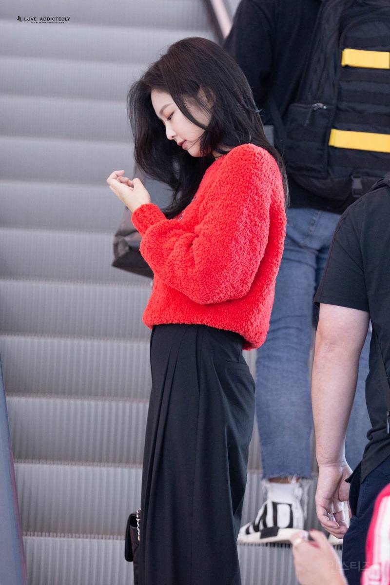 팬들한테 네일받은거 자랑하는 제니.jpg