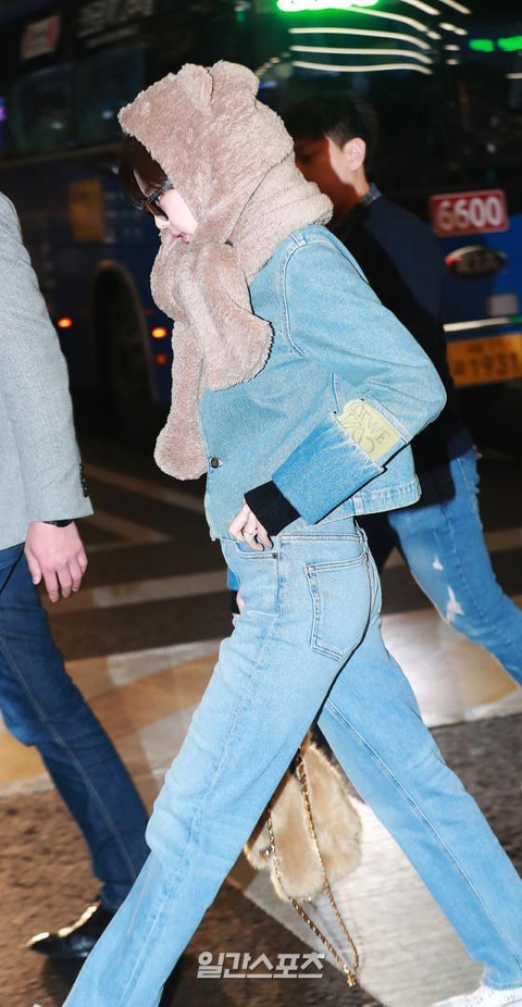 오늘자 제니 공항패션