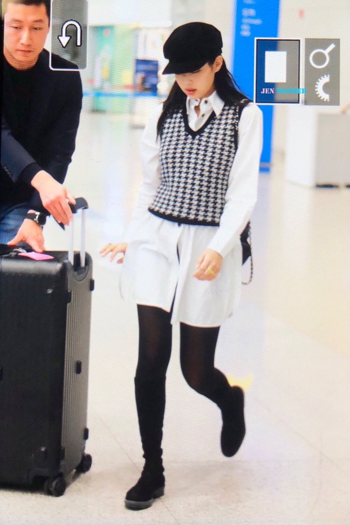 오늘자 입국 패션 제니.jpg