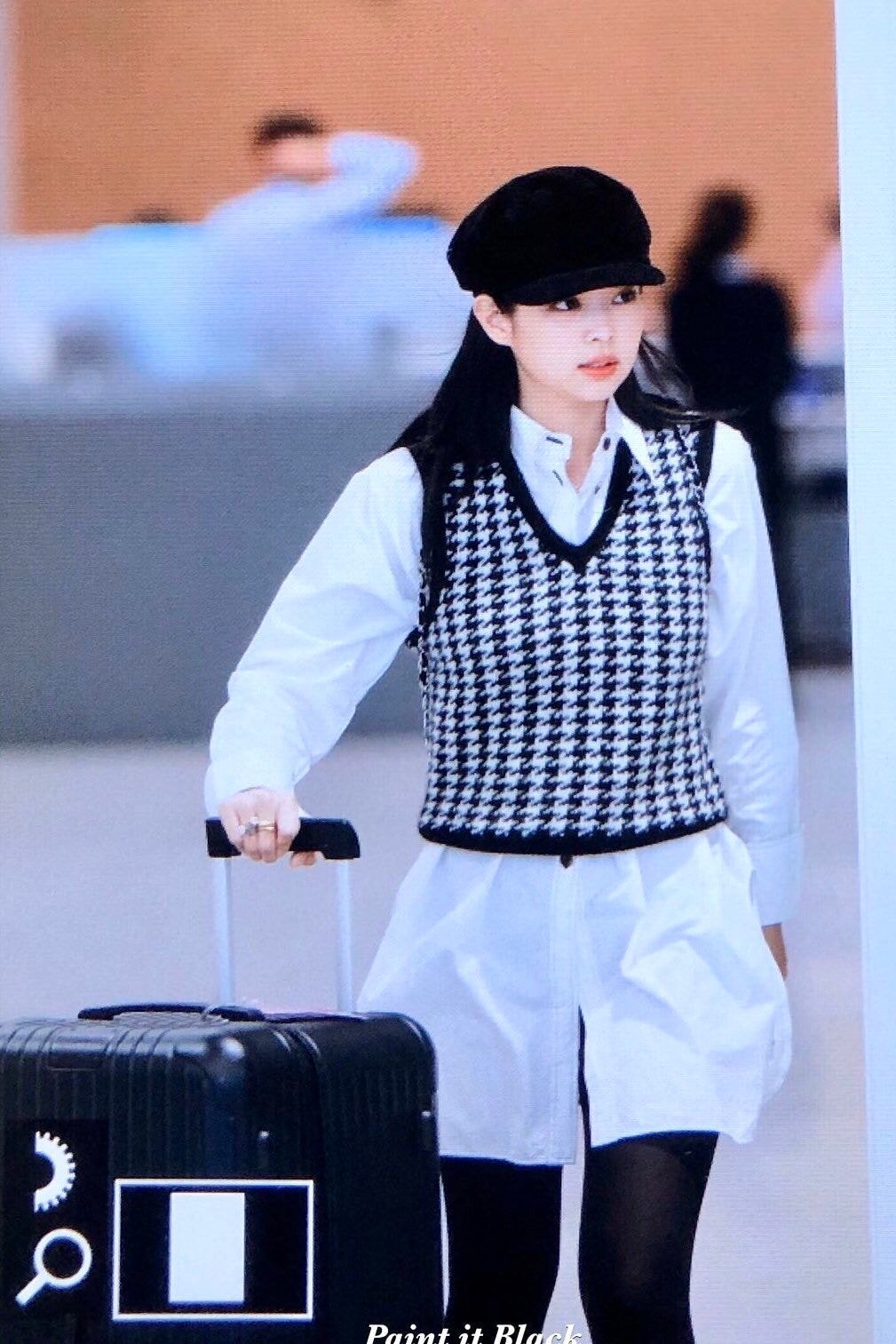 오늘자 입국 패션 제니.jpg