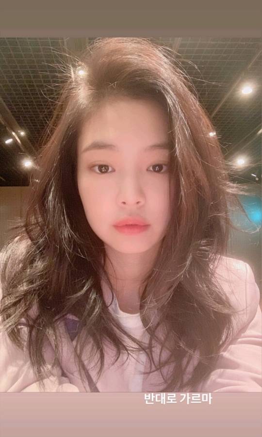 가르마 방향별 제니 얼굴 차이