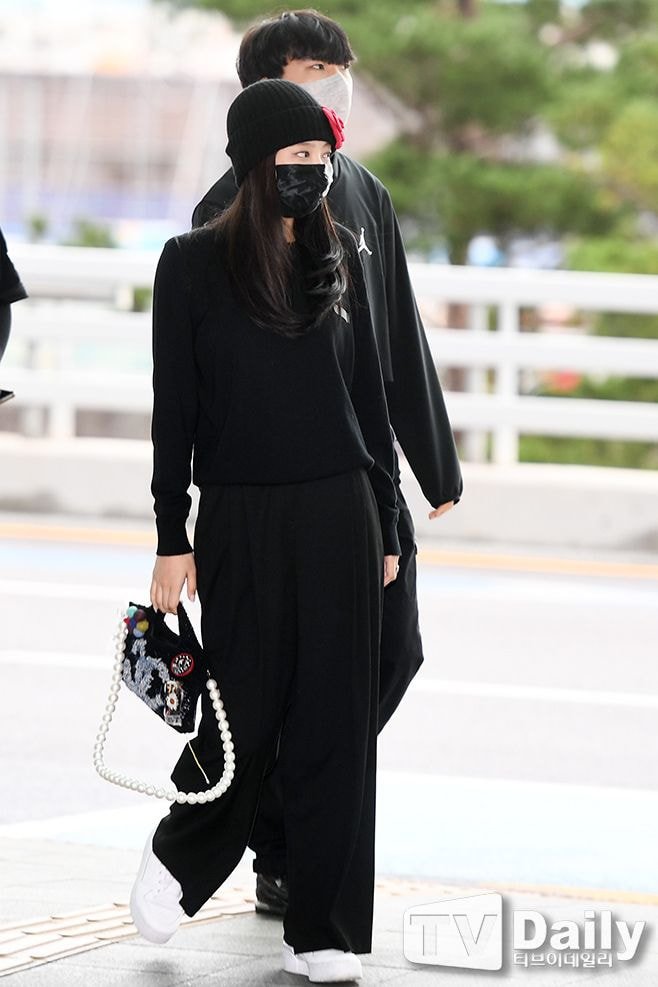 샤넬 패션위크 참석차 출국하는 블랙핑크 제니