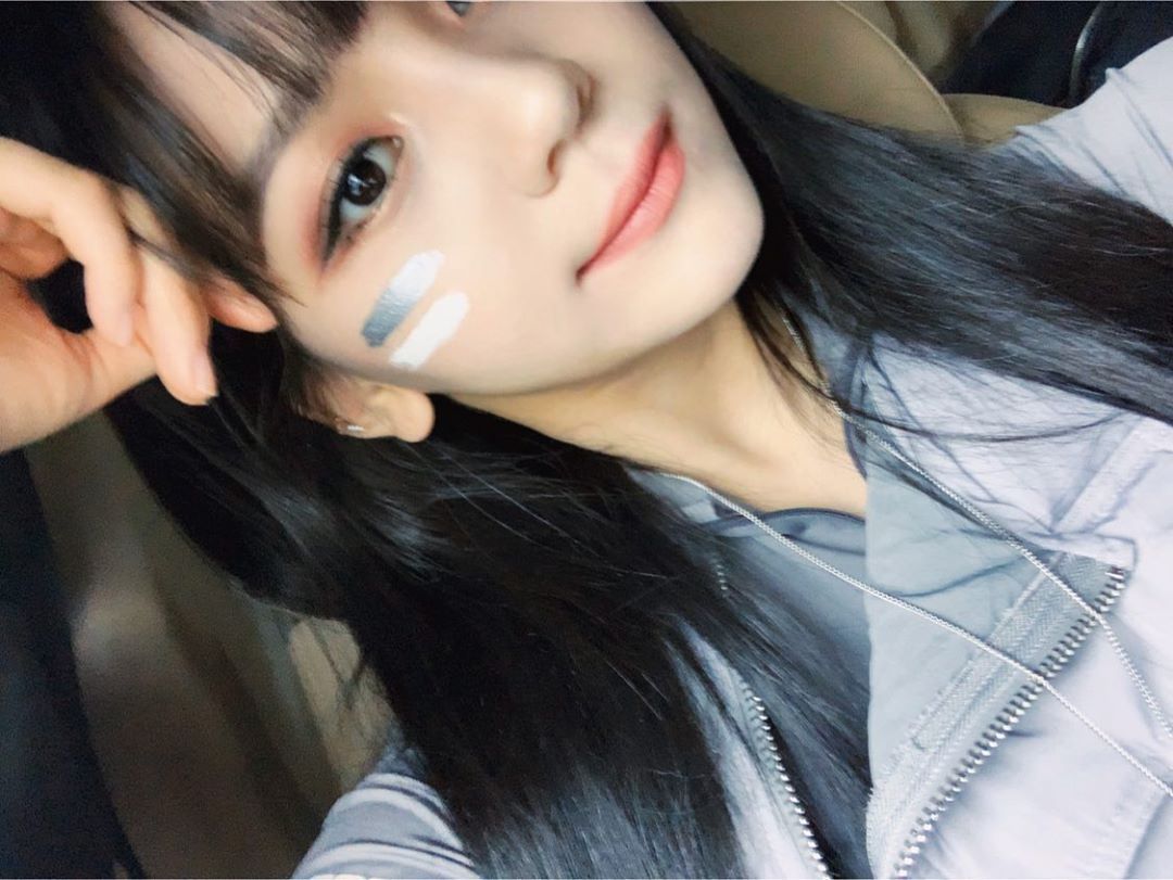 #여자친구 엄지.insta