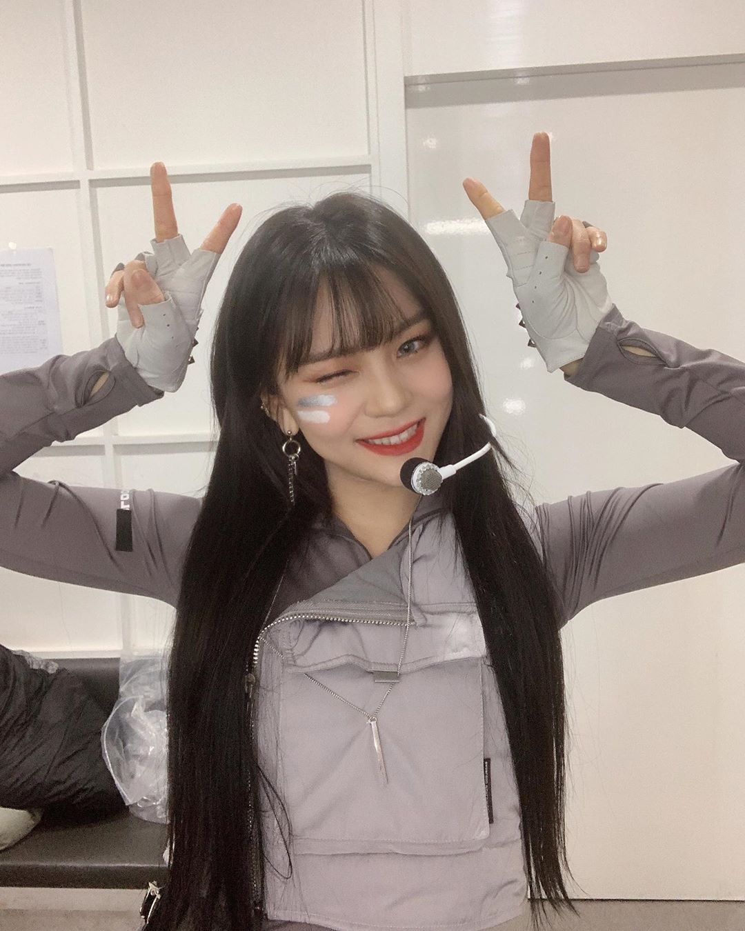 #여자친구 엄지.insta